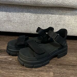 UGG Ashton Ankle Platform Black Chunky Sole Sandals Size 10